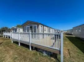 Lovely 8 Berth Caravan With Large Decking Area In Caister, Norfolk Ref 65055Eb