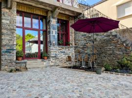 La Forge - plain-pied, terrasse et calme à La Gacilly，位于拉加西利的酒店