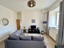 Central Apartment Linlithgow，位于林利斯戈的酒店