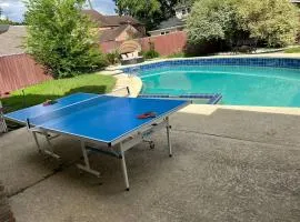 Houston Getaway | 6BR |Pool| Wi-Fi| Sleep 16|Pool