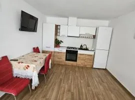 White Apartment Peștera Urșilor