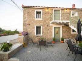 Agnanti Studios，位于Roussopo&uacute;lion的带停车场的酒店