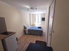 BudgetBnb Hyeres 3，位于耶尔的酒店