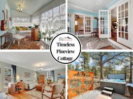 Timeless Pineview Cottage Hot Tub & Pet Friendly，位于Pine的酒店