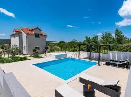 Awesome Home In Ribnica - Krusevo