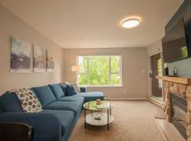 2BR Deer Lodge, Epic Location, Private Covered Patio, Free Parking