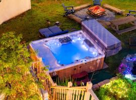Hideaway Hot Tub Sunna Lake Kayaks Pool，位于布什基尔的酒店