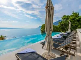 Beautiful Seafront Split Villa 9 Bedrooms Bellamar Vista Retreat Large Heated Infinity Pool & Jacuzzi Makarska