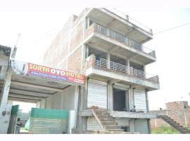 SURYA HOTEl，位于Rasūlābād的酒店