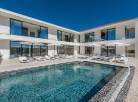 Stunning Seafront House In Istria Villa Vrsar Magnifique，位于弗尔萨尔的酒店