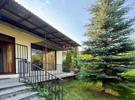 good house for family vacation，位于埃里温的酒店