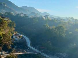Chakk 109 Mussoorie Foothills, Dehradun，位于德拉敦的酒店