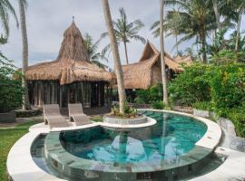Authentic beachfront Villa Owl，位于Krambitan的酒店