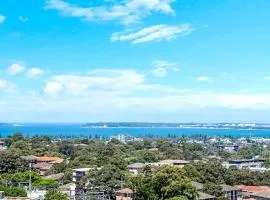 Modern 2BR with Sea and Sky View