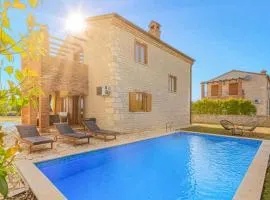 Cozy Home In Cabrunici With Wifi