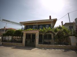 阿斯特里亚斯公寓，位于Koronisia的酒店