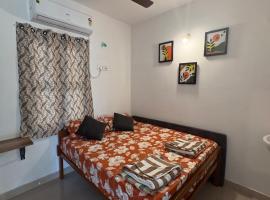 SHI's Agam Bed & Breakfast at Chennai，位于钦奈的酒店
