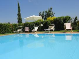 Poggio Novello，位于佩乔利区的带泳池的酒店