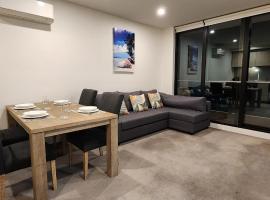 Two bedroom apartment with views in Cheltenham，位于切尔滕纳姆的酒店