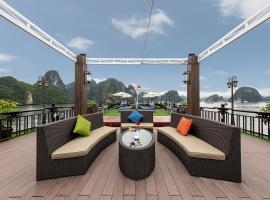 Midori Preminum Cruise in Ha Long Bay，位于Gia Luận的船屋