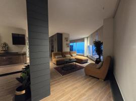 Elevation 5-5K Nature Comfort Honeymoon Suite，位于穆里的酒店