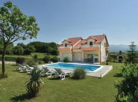 Gorgeous Home In Sinj