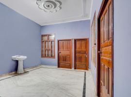 Hotel O Crown Food Court cfc，位于Charkhi Dādri的酒店