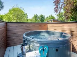 V28 - The Lookout with Hot Tub