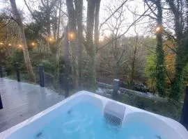 P59 - Riverstone with hot tub