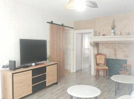 chez Émile côté face maison entière, 3 chambres, 2 salles de bains,jardin et terrasse，位于Humes的酒店