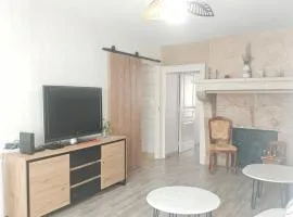 chez Émile côté face maison entière, 3 chambres, 2 salles de bains,jardin et terrasse