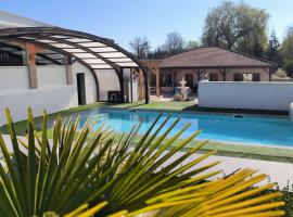 Logis Hôtel -Spa-Restaurant Le Saint Antoine，位于Lamarche-sur-Saône的酒店