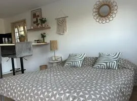 Studio au calme avec terrasse