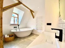 Gemütliches Studio im Zentrum von Hof mit Designer-Wanne & Self-Check-in