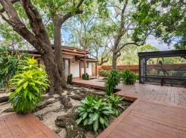 Serene Tiny House Retreat in Japanese Garden，位于霍姆斯泰德的小屋