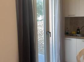 Sunset Realty Studios，位于金尼昂的酒店