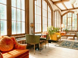 Hôtel Château Cran Chaud，位于萨格奈的酒店
