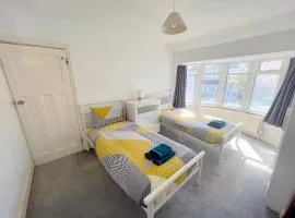4-Bedroom House - Thornton Heath