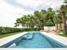 Villa Spenovitza where luxury meet class，位于斯拉汀的酒店