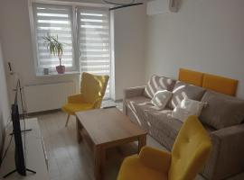 Cosy place with air conditioning, close to the Saturn Thermal Pools and the airport，位于切拉季的酒店