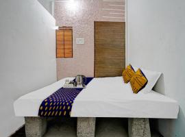 SPOT ON Friends Service Appartment，位于Itwāri的酒店