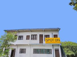 SPOT ON Friends Service Appartment，位于Itwāri的酒店