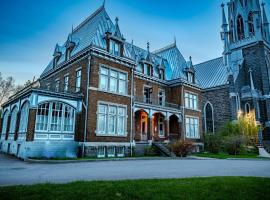 Hôtel Château Cran Chaud Chicoutimi，位于萨格奈的酒店