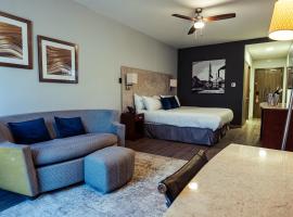 Esplendor by Wyndham Los Mochis Country Place，位于洛斯莫奇斯谷堡联邦国际机场 - LMM附近的酒店