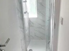 Sunny Gardens 3-Bed Apartment in London