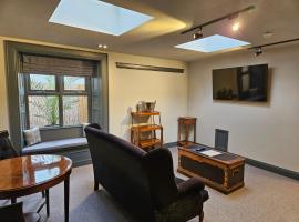 Penthouse Suite at The Bushmills Townhouse，位于布什米尔斯的酒店