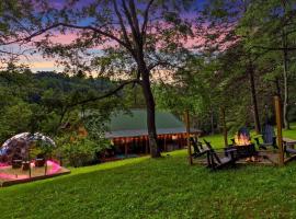Family Escape with Stargazing Dome, Hot Tub, Game Rm-XBOX, Fire Pit, BBQ，位于洛根的带按摩浴缸的酒店