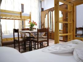 Univers Hostel，位于培拉特的酒店