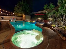 San Diego 4-Bedroom Home with POOL and Jacuzzi，位于伯纳多牧场的酒店