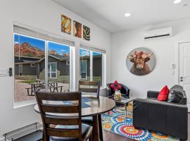 Chimney Rock Suite - Unit C - Red Rock Retreat，位于塞多纳的酒店